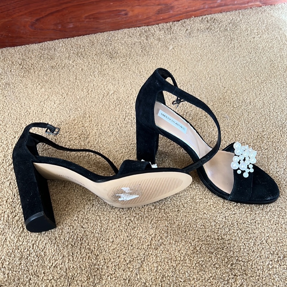 Black suede chunky heel with pearls. - Picture 2 of 4